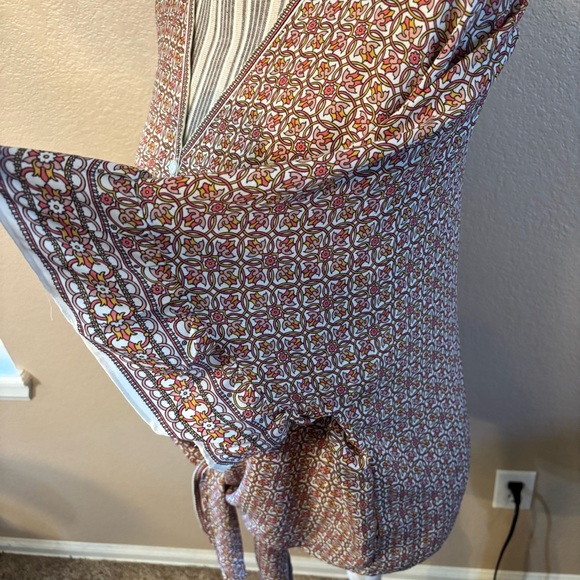 Max Studio Top XL Geometric Beige Orange White Blouse Flowy front Ties Buttons - Picture 8 of 15